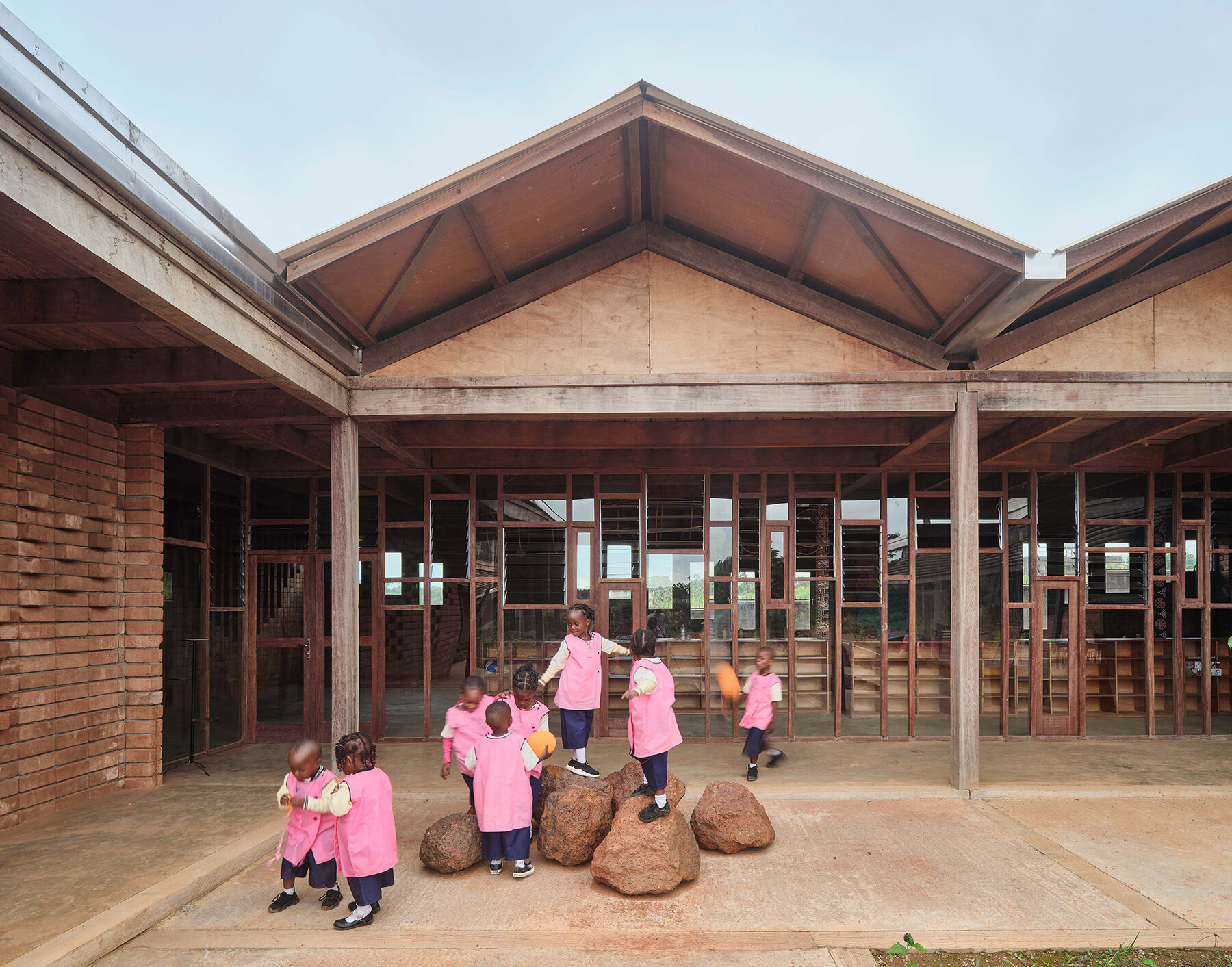 rammed-earth-local-wood-community-first-kindergarten-cameroon-urbanitree-designboom-large02