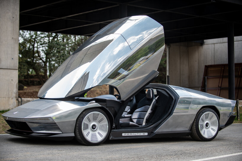 reflective supercar peralta S