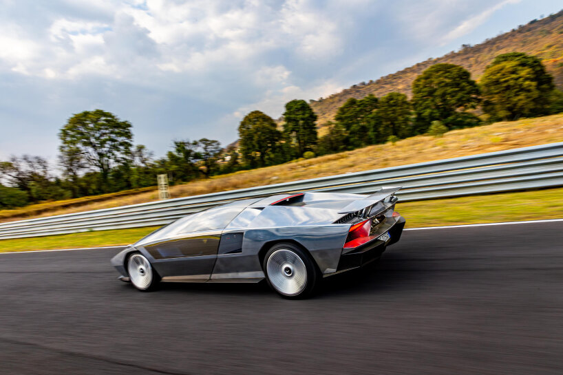 reflective supercar peralta S