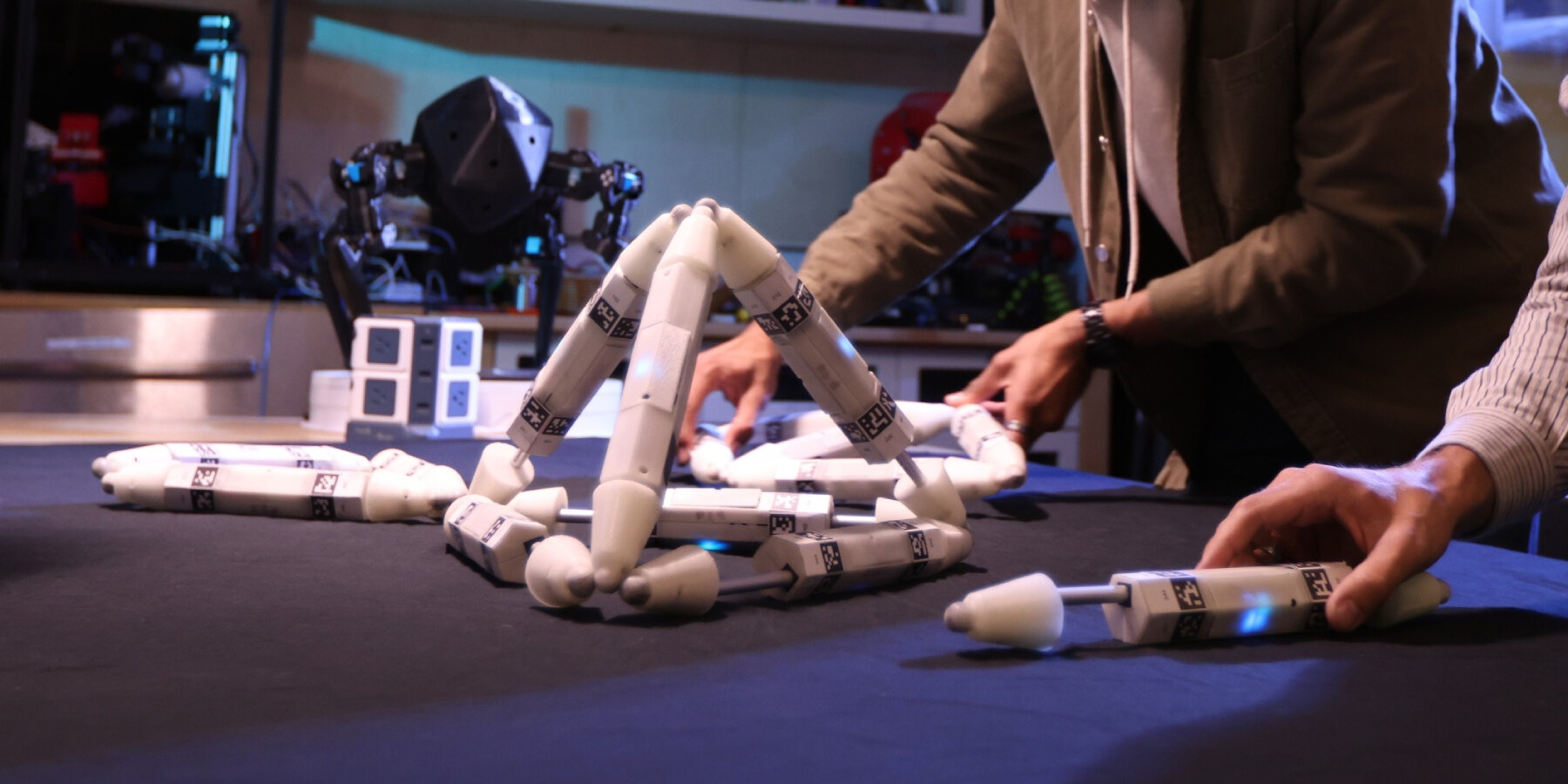 robot-metabolism-watch-machines-grow-consuming-machines-columbia-university-designboom-ban