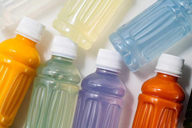 drawing robot allows users to sketch floating illustrations inside liquids