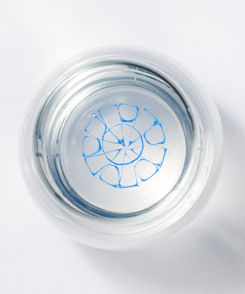 drawing robot allows users to sketch floating illustrations inside liquids