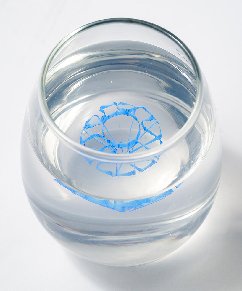 drawing robot allows users to sketch floating illustrations inside liquids