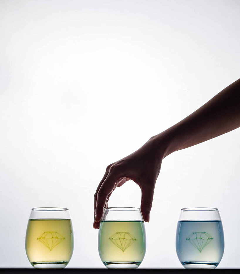 drawing robot allows users to sketch floating illustrations inside liquids