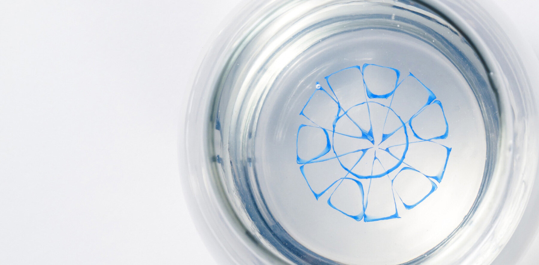 robotic-liquid-drawing-technology-floating-illustrations-drinks-suntory-expo-2025-osaka-designboom-large01