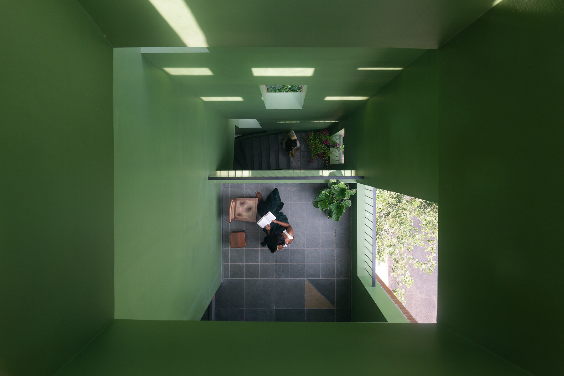 sculptural-stair-brick-volumes-studio-shouldertap-family-house-india-designboom-large02