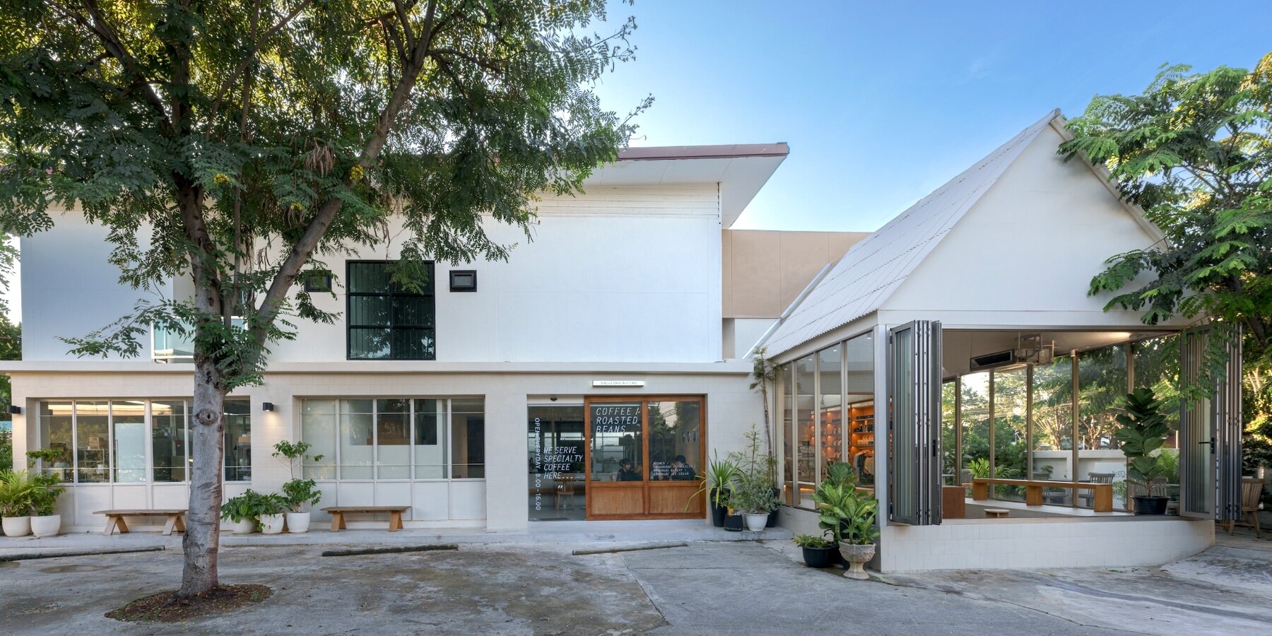 single-origin-store-chiangmai-thailand-flat12x-designboom-1800-2