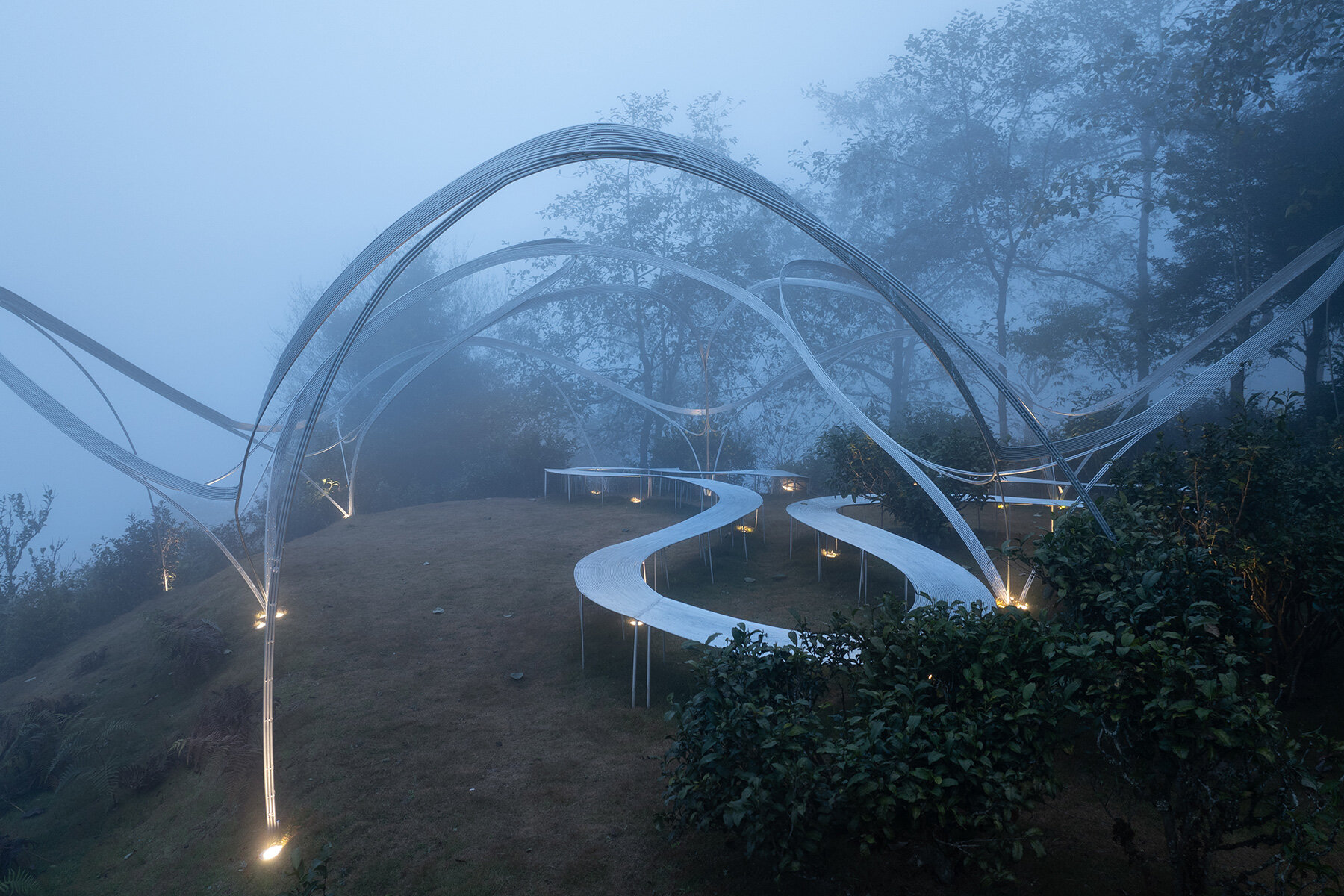 slender-steel-arcs-kong-xiangwei-studio-camellia-like-theater-china-designboom-large01