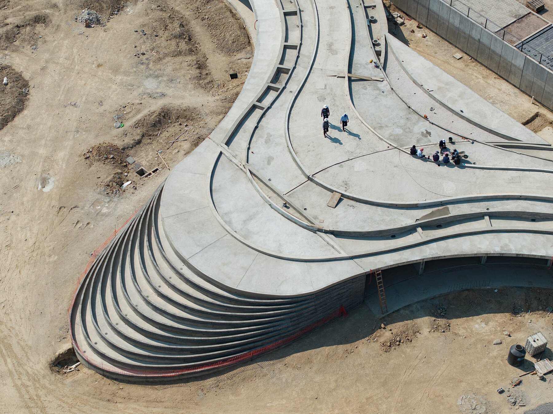 sordo-madaleno-circular-school-volcanic-terrain-mexican-pyramid-designboom-large01