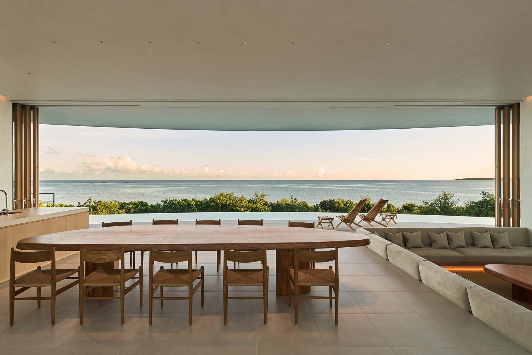 sou-fujimoto-circular-green-roofed-villa-not-a-hotel-ishigaki-island-japan-designboom-large01