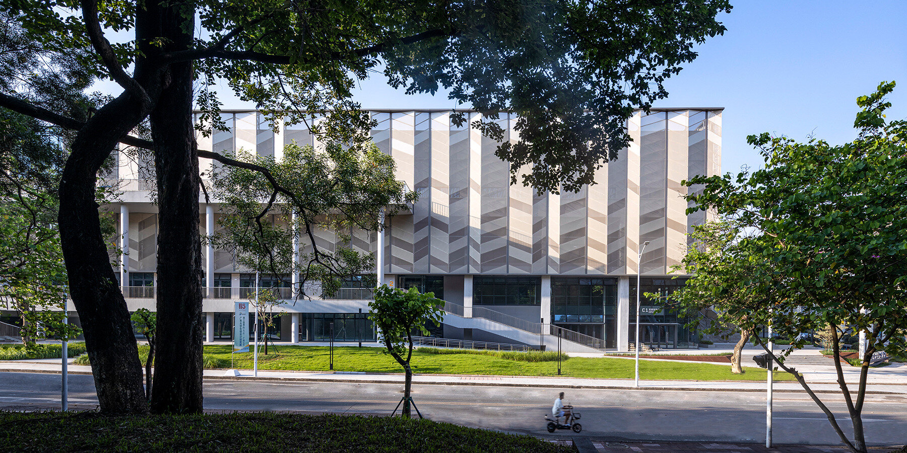 south-china-agricultural-university-gymnasium-designboom-01