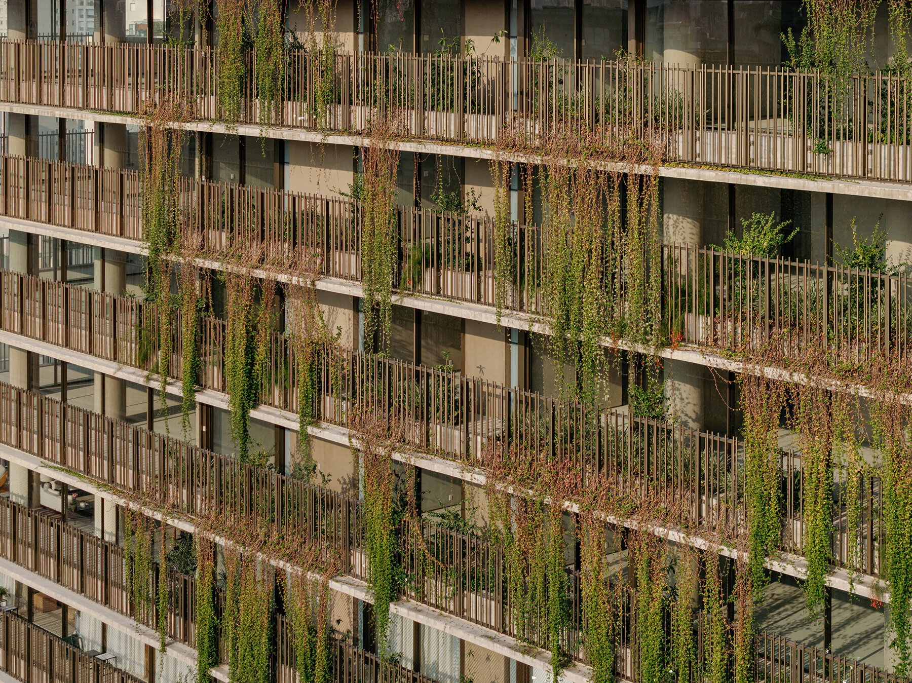 studio-arthur-casas-ribbed-concrete-tower-vertical-gardens-sao-paulo-designboom-large02