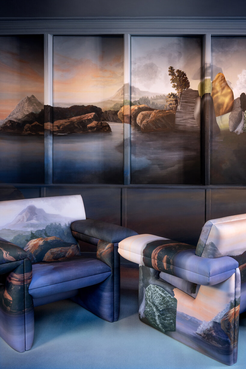 Studio GGSV transforma el apartamento histórico de París en un salón para la imaginación