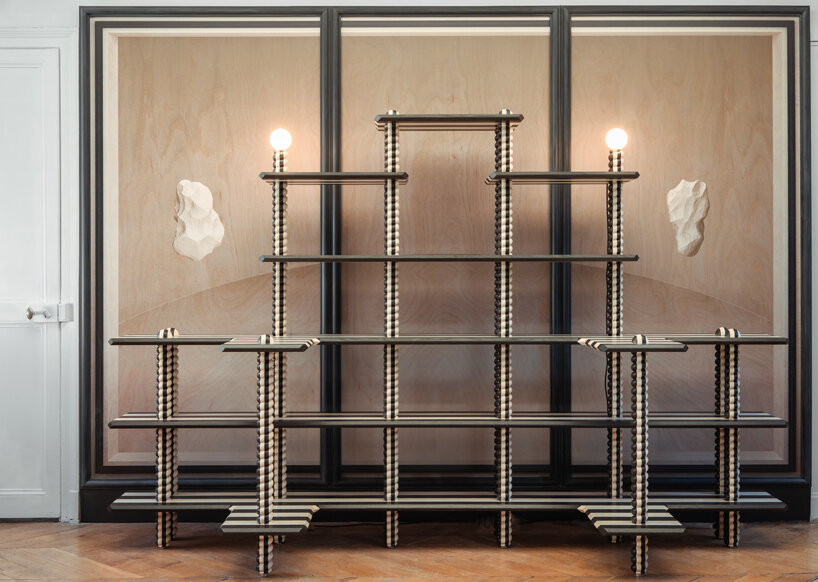 Studio GGSV transforma el apartamento histórico de París en un salón para la imaginación