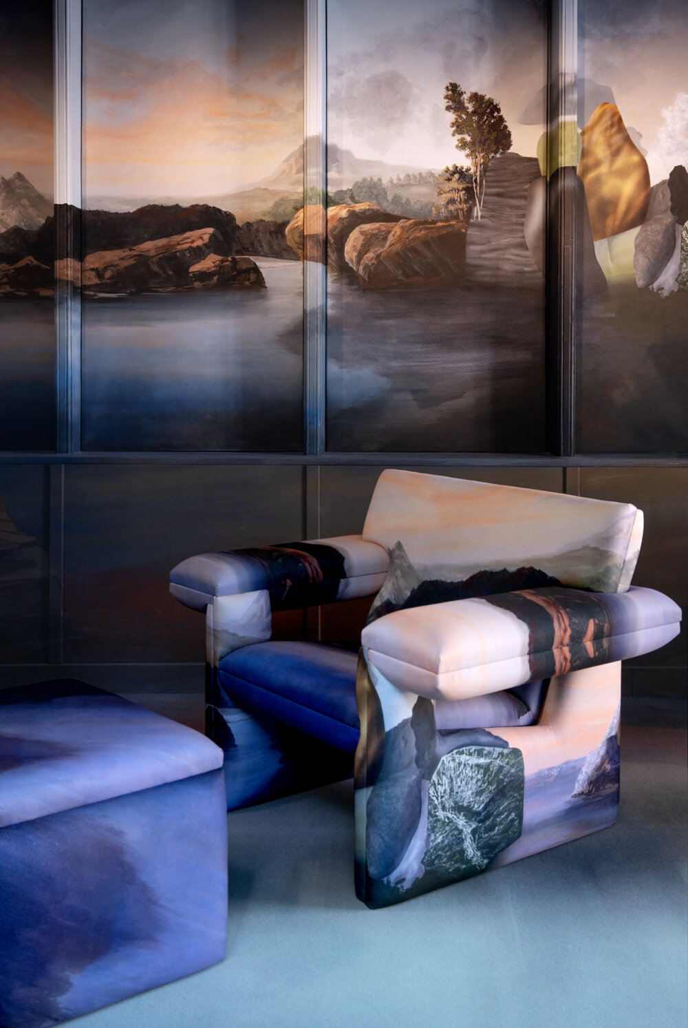 Studio GGSV transforma el apartamento histórico de París en un salón para la imaginación