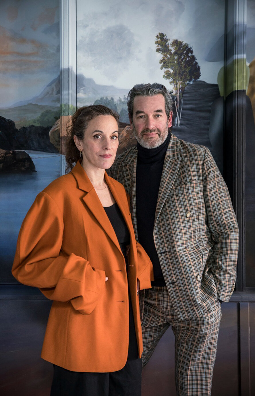 Studio GGSV transforma el apartamento histórico de París en un salón para la imaginación