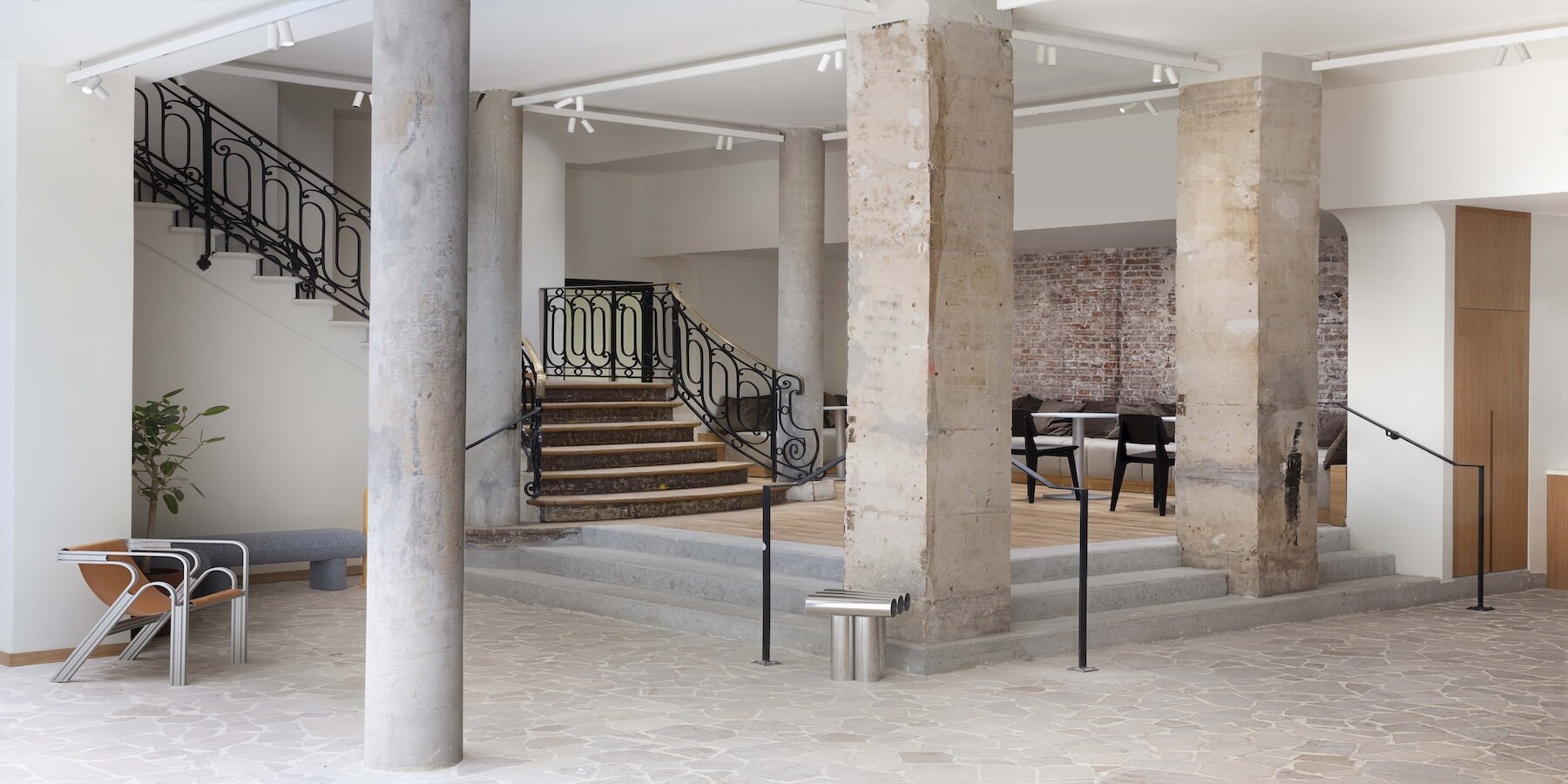 studio-vincent-eschalier-historic-parisian-building-sia-partners-workspace-designboom-large01