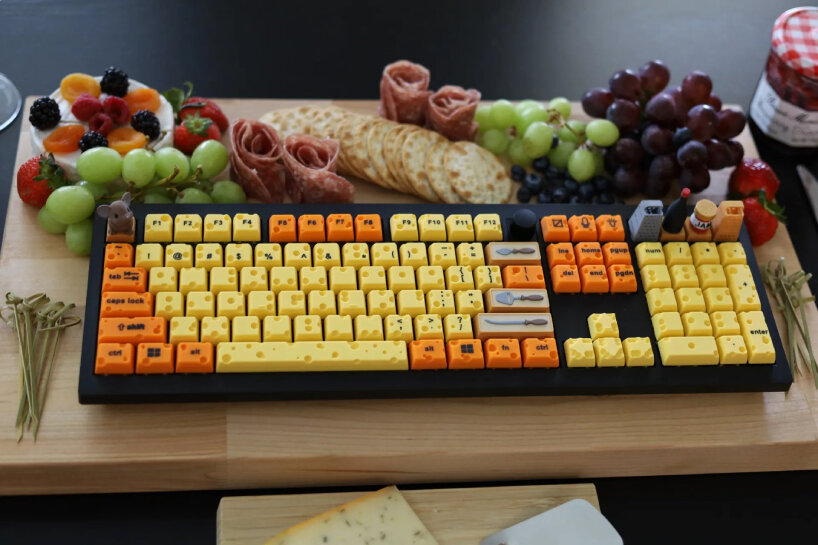 Teclado mecánico de queso suizo