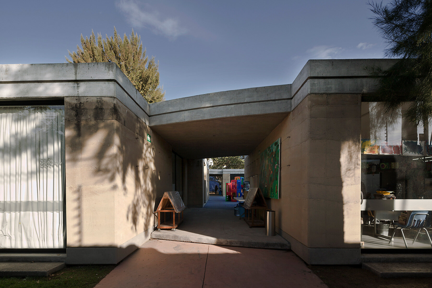 tatiana-bilbao-rammed-earth-preschool-mexico-central-tree-modular-patios-designboom-large02