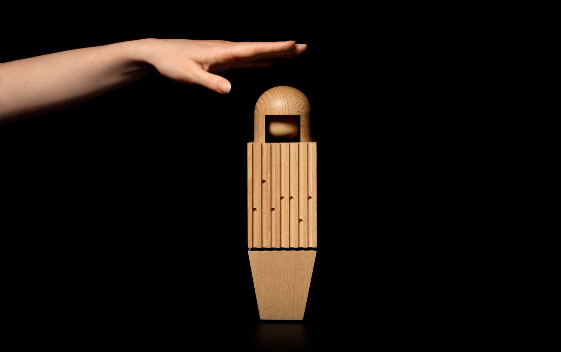 teenage-engineering-choir-quirky-wooden-robot-dolls-serenade-full-01