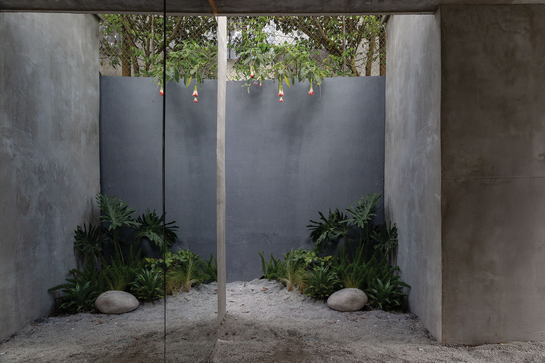 umbral-jgstudio-arquitectura-quito-ecuador-bathroom-installation-designboom-1800-8