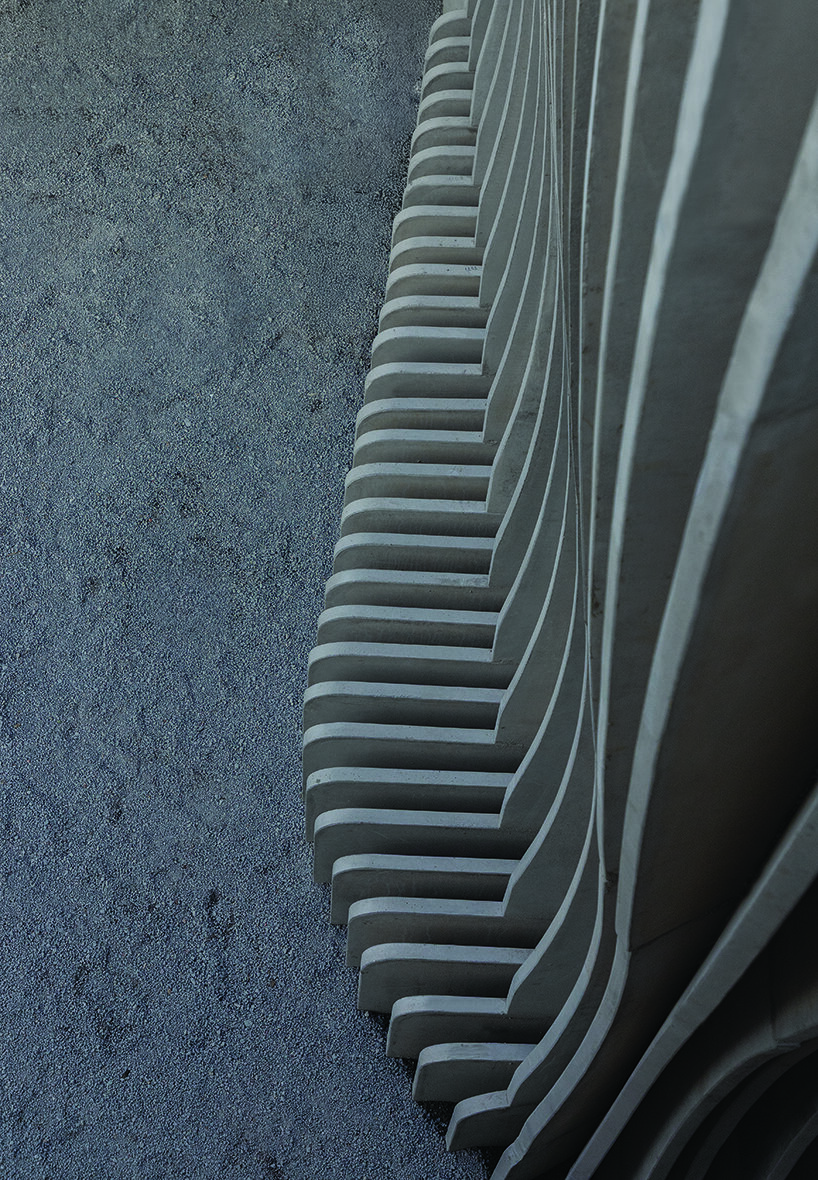 JGStudio transforma el baño público en instalaciones de concreto ondulantes en Ecuador