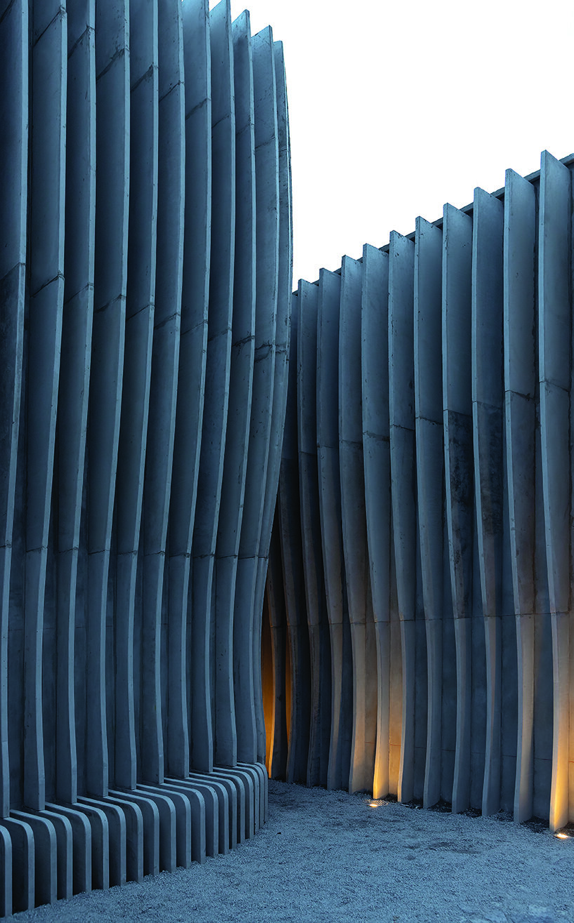 jgstudio transforms public bathroom into undulating concrete installation in ecuador