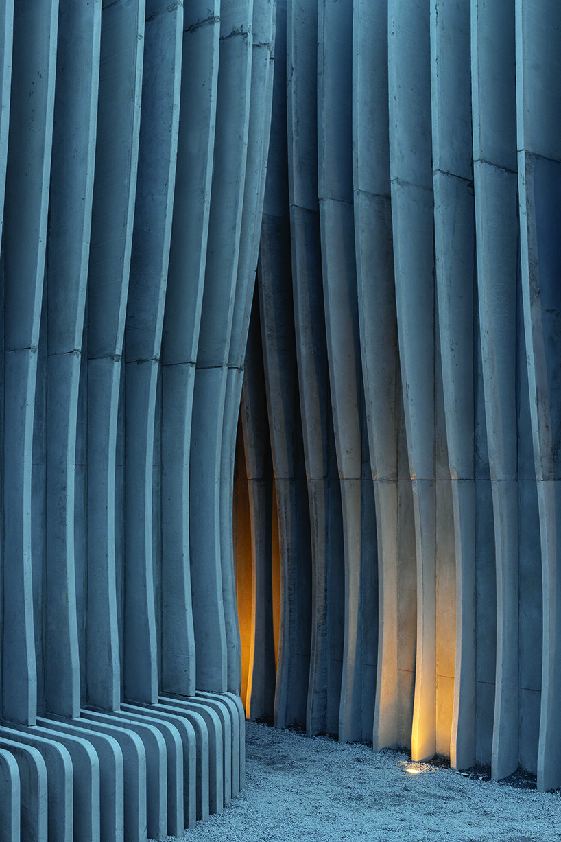 jgstudio transforms public bathroom into undulating concrete installation in ecuador