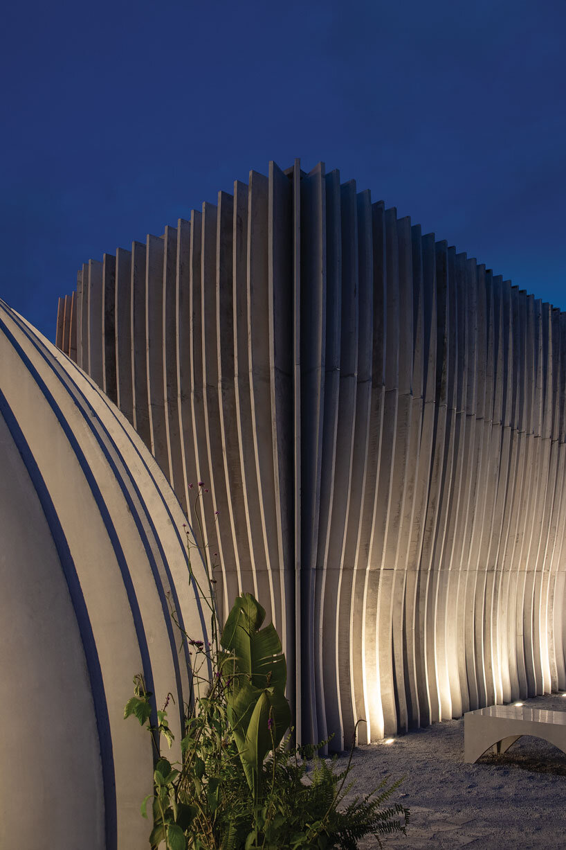 jgstudio transforms public bathroom into undulating concrete installation in ecuador