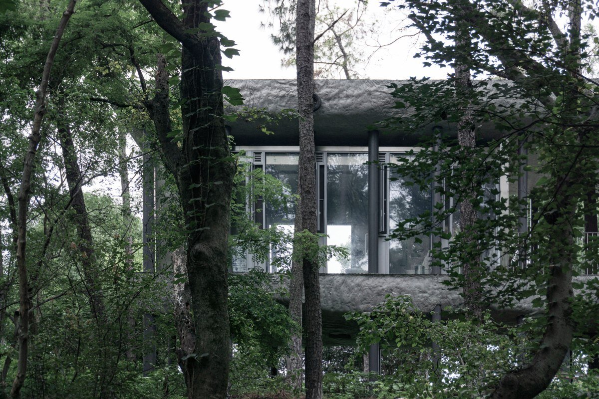 WUWU atelier's restrooms perch like concrete clouds and cavernous crevices in china forest