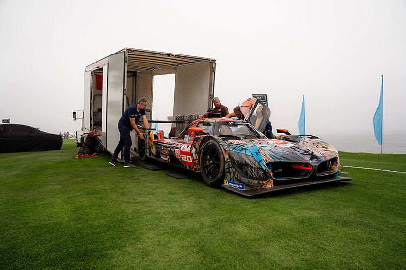 Andy Warhol y Julie Mehretu debutaron BMW Art Car en Pebble Beach Concours d'Elegance