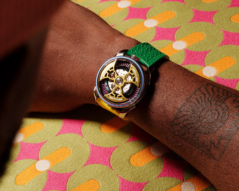 Yinka Ilori menonton