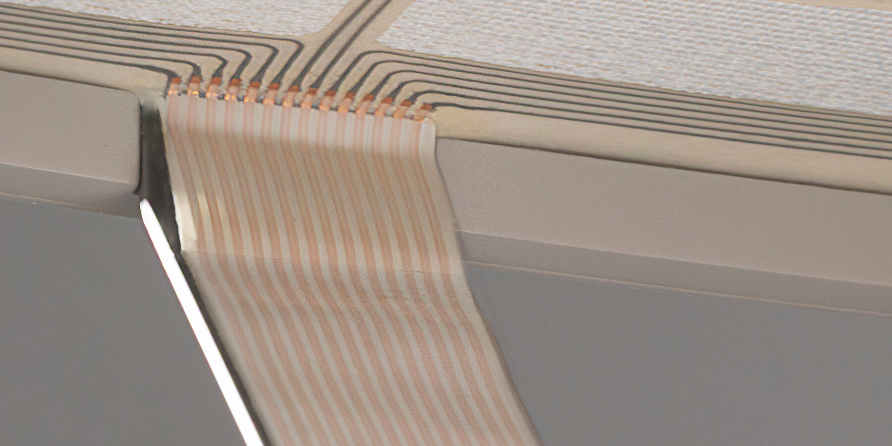 WINT-design-lab-lamp-change-brightness-stretchable-textile-fraunhofer-IZM-designboom-ban2