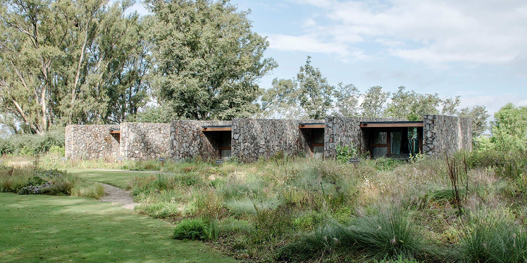alarciaferrer-arquitectos-entre-pircas-hotel-suites-argentina-designboom-07-fullwdith