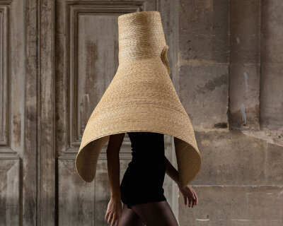 chaude couture weaves rice straw into wearable water-repellent raincoat and micro-shelter