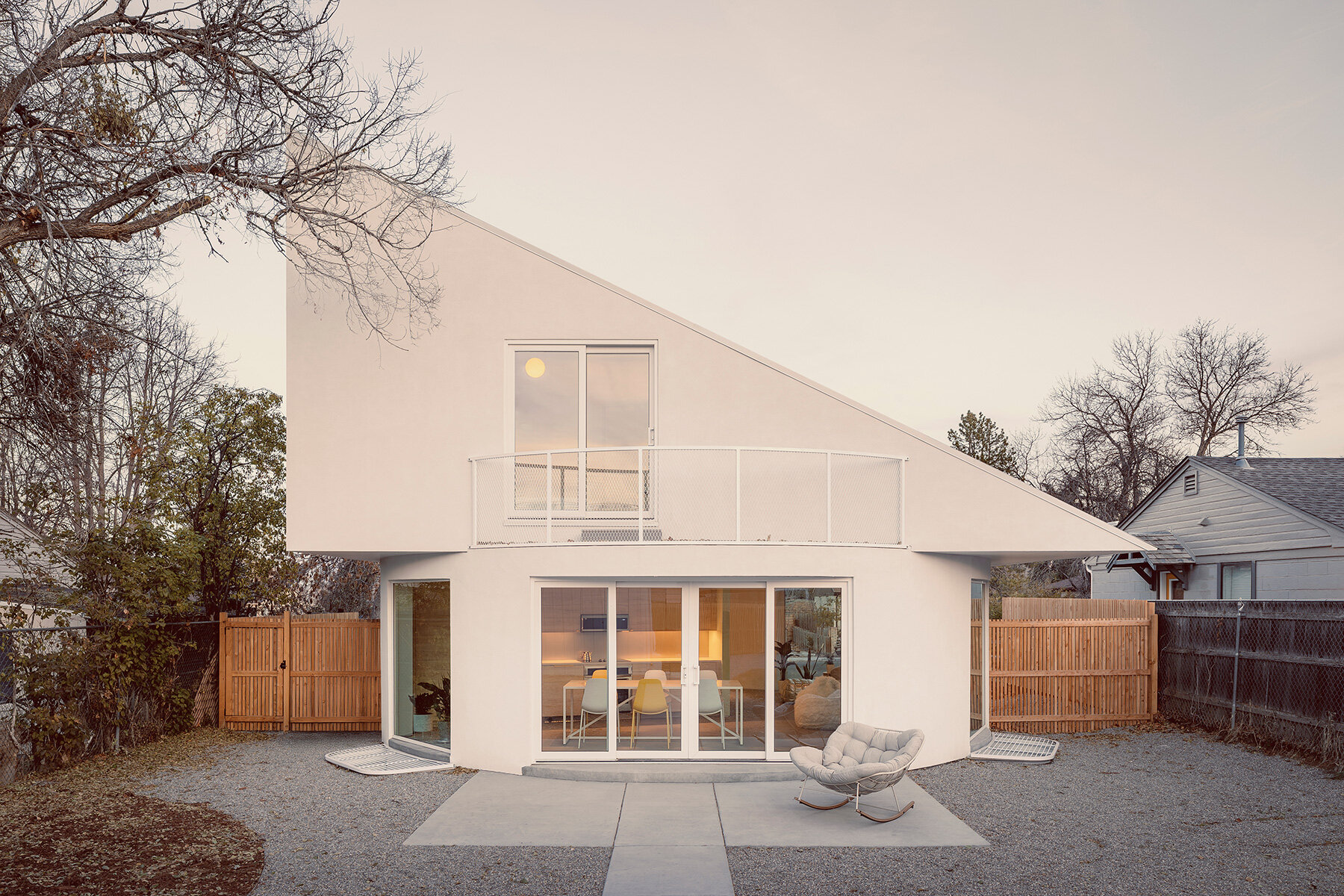 circular-ground-floor-shed-roofed-volume-nemestudio-colorado-dwelling-designboom-large01
