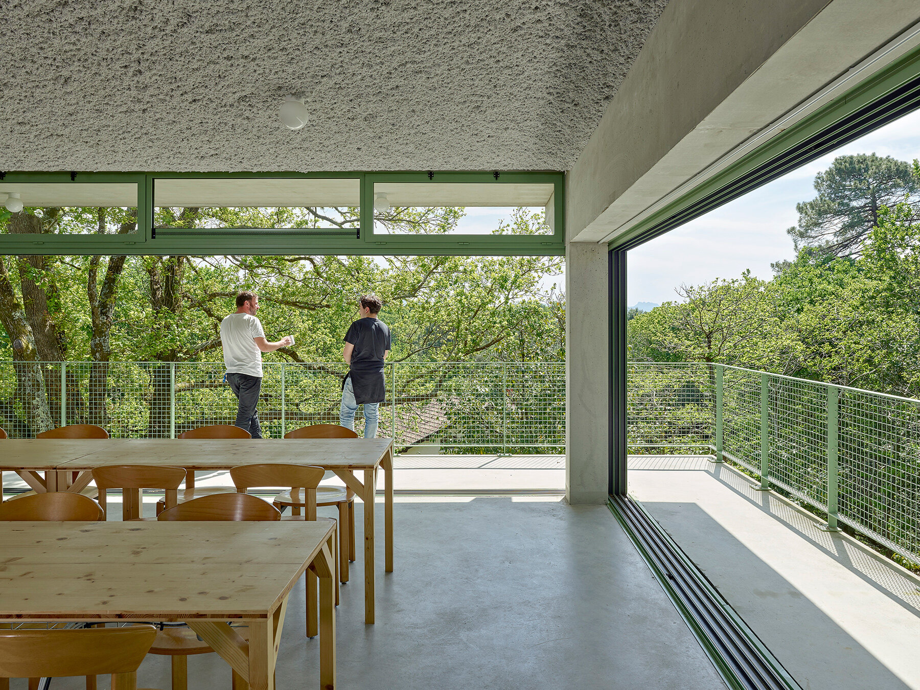 collectif-encore-wikicampers-treehouse-bidart-france-designboom-06a