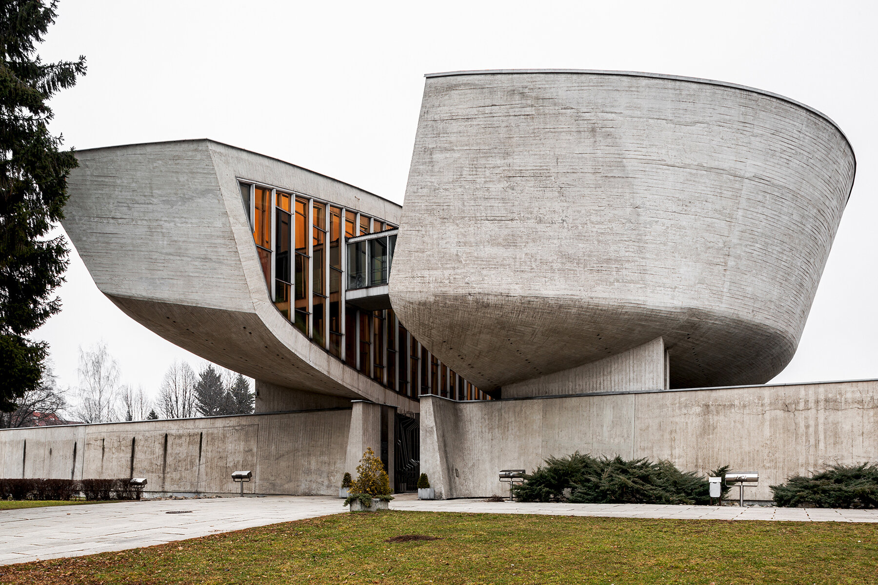 concrete-mon-amour-stefano-perego-photo-book-modernist-designboom-full-03