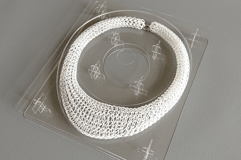 Tesoros de joyería de tiendas Designboom desde anillo completo hasta collares estampados en 3D