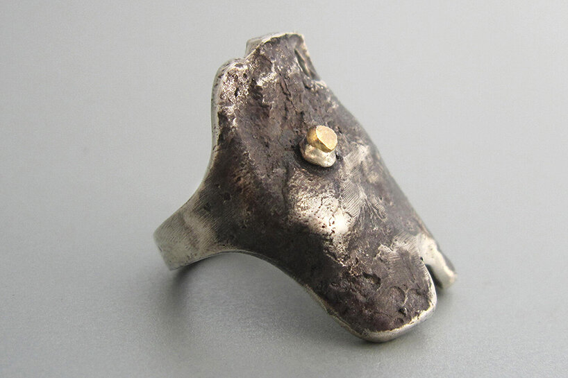 Tesoros de joyería de tiendas Designboom desde anillo completo hasta collares estampados en 3D