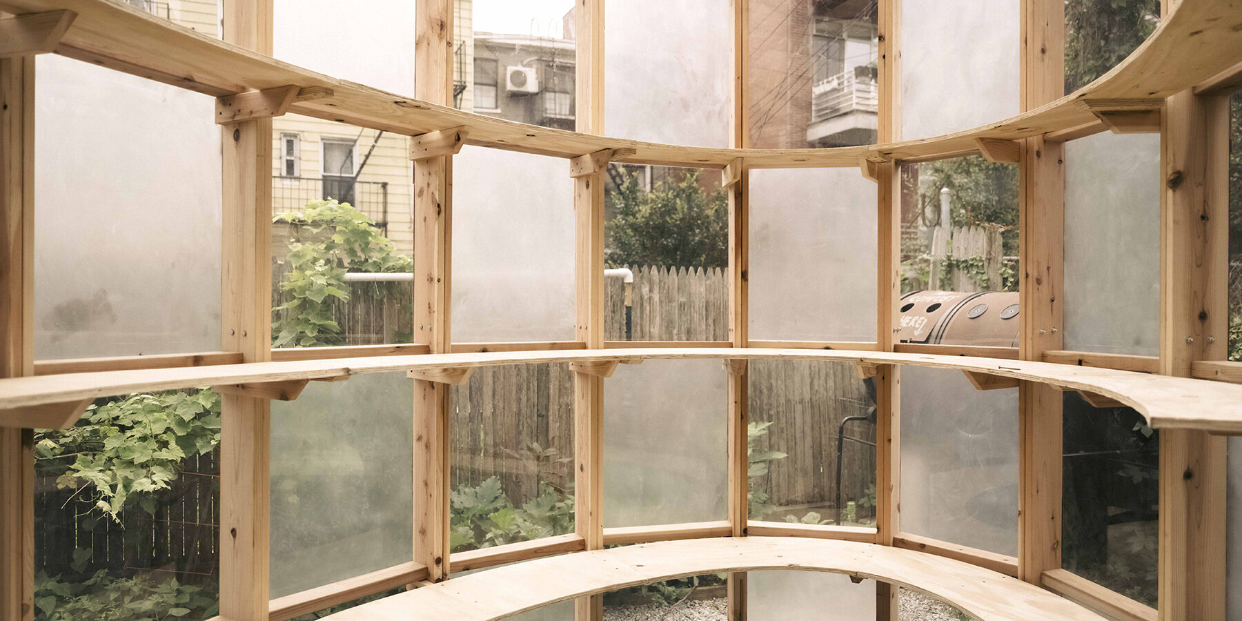 ellipsoidal-greenhouse-saw-earth-design-students-sunlight-brooklyn-garden-designboom-1800-2