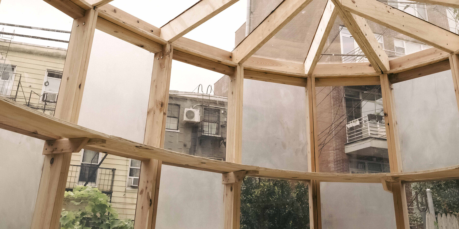 ellipsoidal-greenhouse-saw-earth-design-students-sunlight-brooklyn-garden-designboom-1800-3