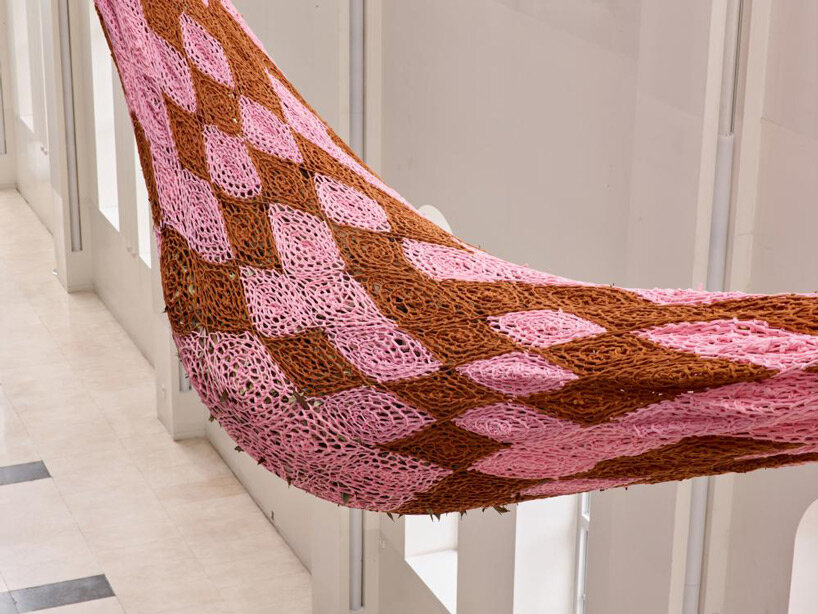 Ernesto Neto suspende una gran instalación de crochet en el Museo de Arte de Seúl
