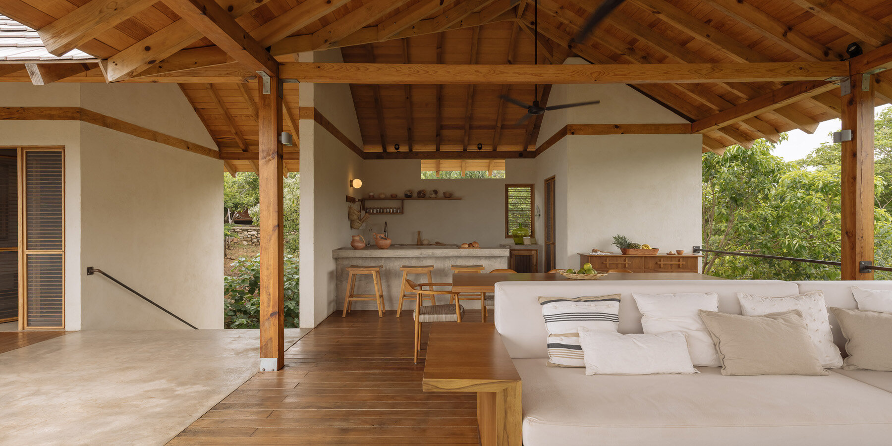 estudio-atemporal-climate-conscious-oaxaca-home-expressive-palapa-roof-designboom-large01