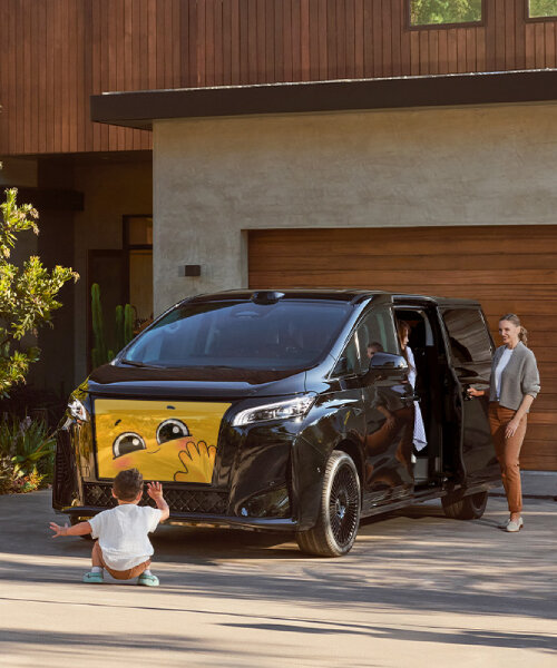 faraday future’s FX super one van emotes and displays feelings using LED display at the front