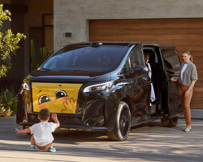 faraday future’s FX super one van emotes and displays feelings using LED display at the front