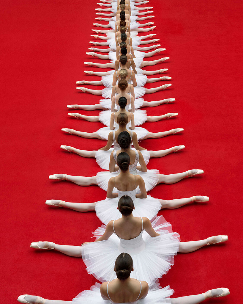 Forma, precisión, modo: dentro del mundo de la fotografía simétrica de Brad Wall