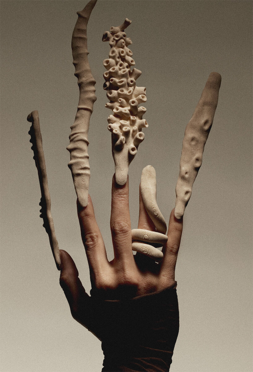 Los graduados en UAL Showcase dan nuevos significados de materiales, desde bioplásticos hasta arte de uñas