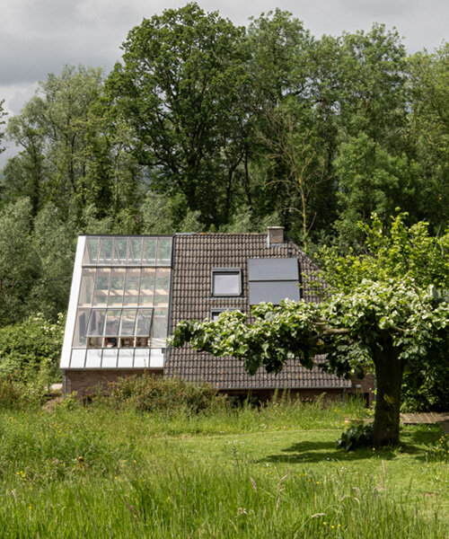 hé! reworks typical flemish farmhouse into compact, earth-warmed home in belgium