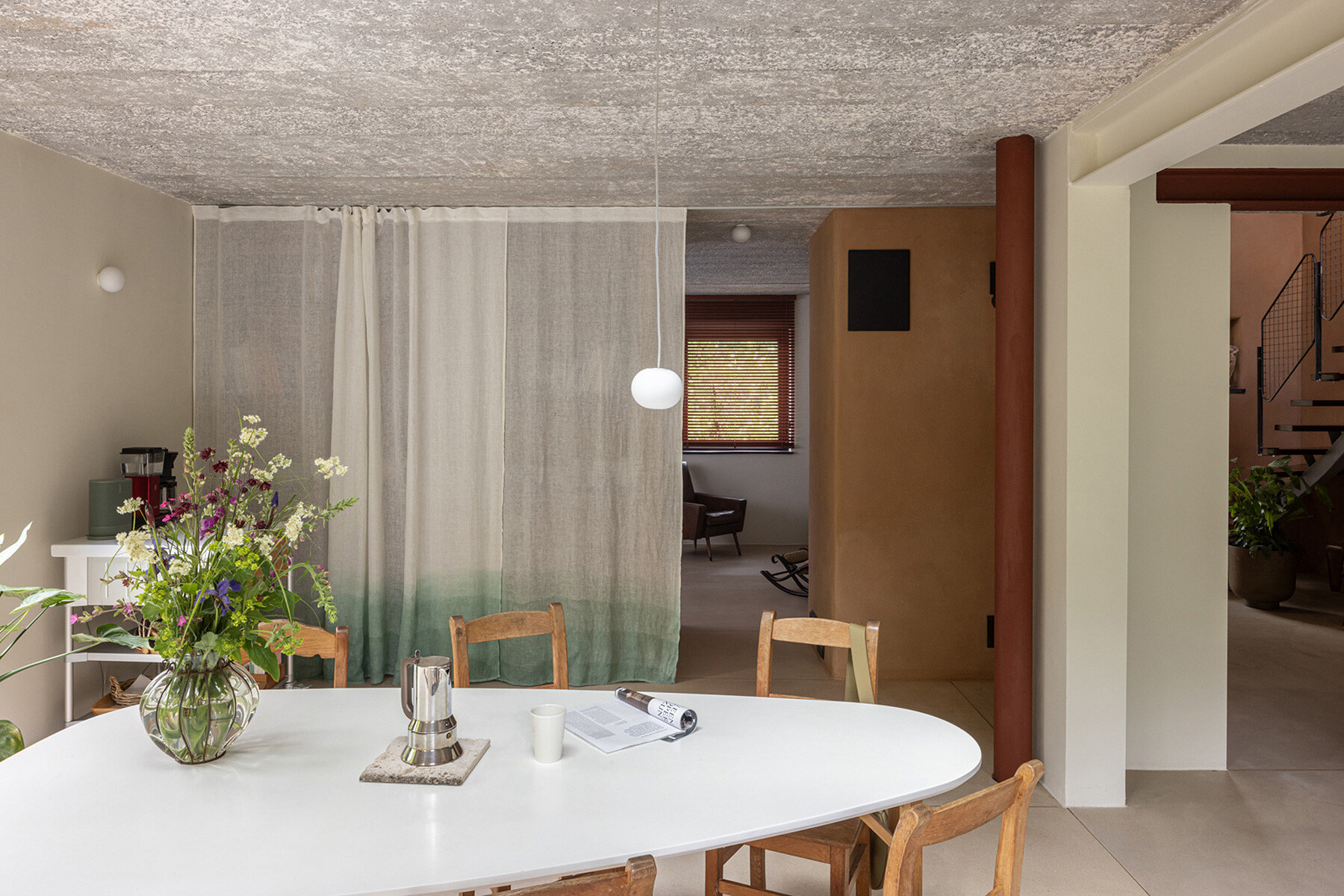 he-architectuur-typical-flemish-farmhouse-compact-earth-warmed-home-belgium-designboom-large01